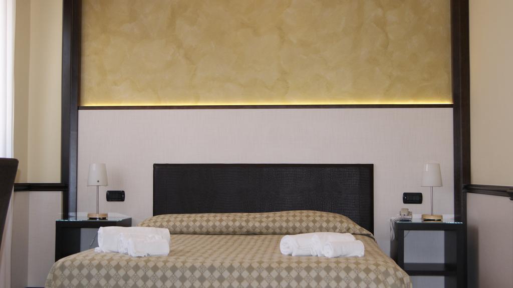 Hotel Astoria فيدينسا الغرفة الصورة