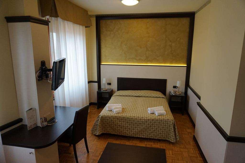 Hotel Astoria فيدينسا الغرفة الصورة