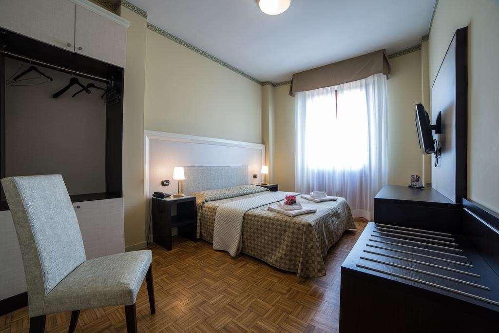Hotel Astoria فيدينسا الغرفة الصورة